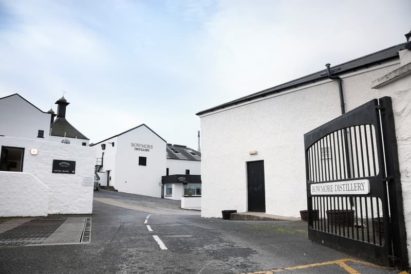 Hypebeast Visits: 艾雷島最古老酒廠 – Bowmore 波摩單一麥芽威士忌